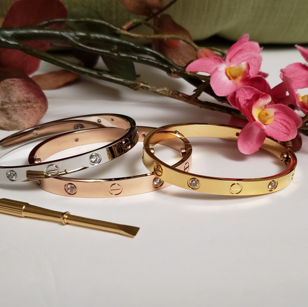 Love with White Stones Bangle Bracelet